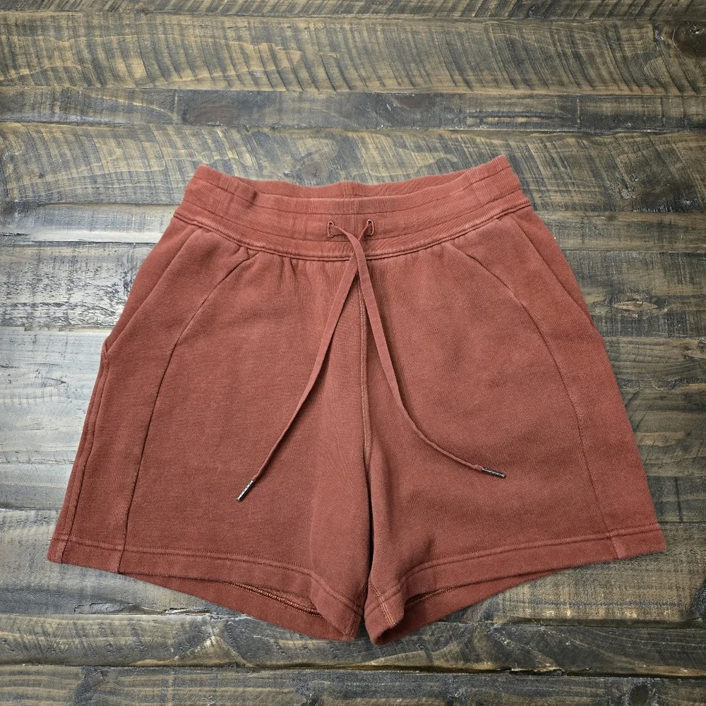 LULULEMON Scuba Shorts | 6‎